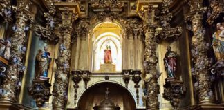 Restauración ornamental del retablo de Santa María la Blanca de Alcorcón Restauración ornamental del retablo de Santa María la Blanca de Alcorcón