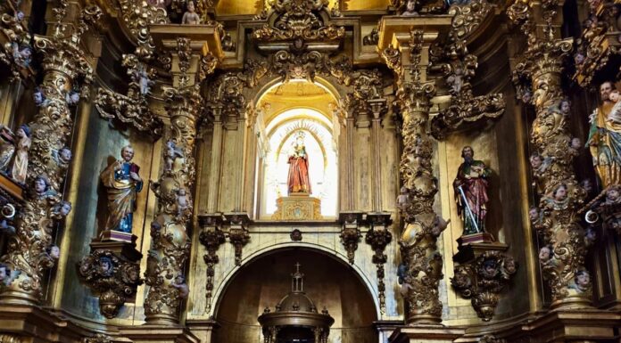 Restauración ornamental del retablo de Santa María la Blanca de Alcorcón