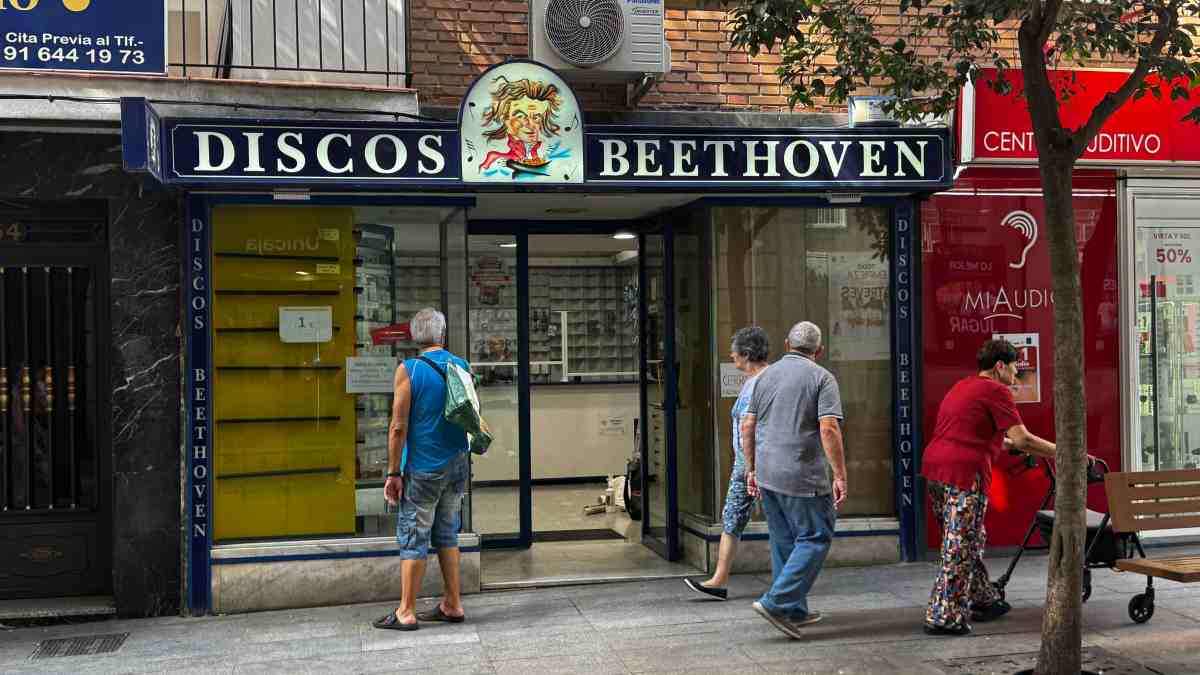 Discos Beethoven baja la persiana tras 45 años de historia en Alcorcón