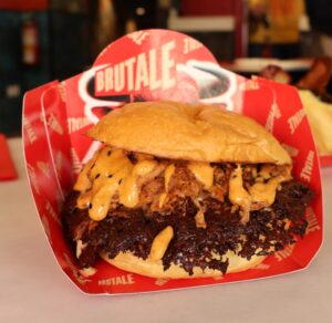 Eleonora-Brutale: el nuevo templo de la pizza y la hamburguesa en Alcorcón