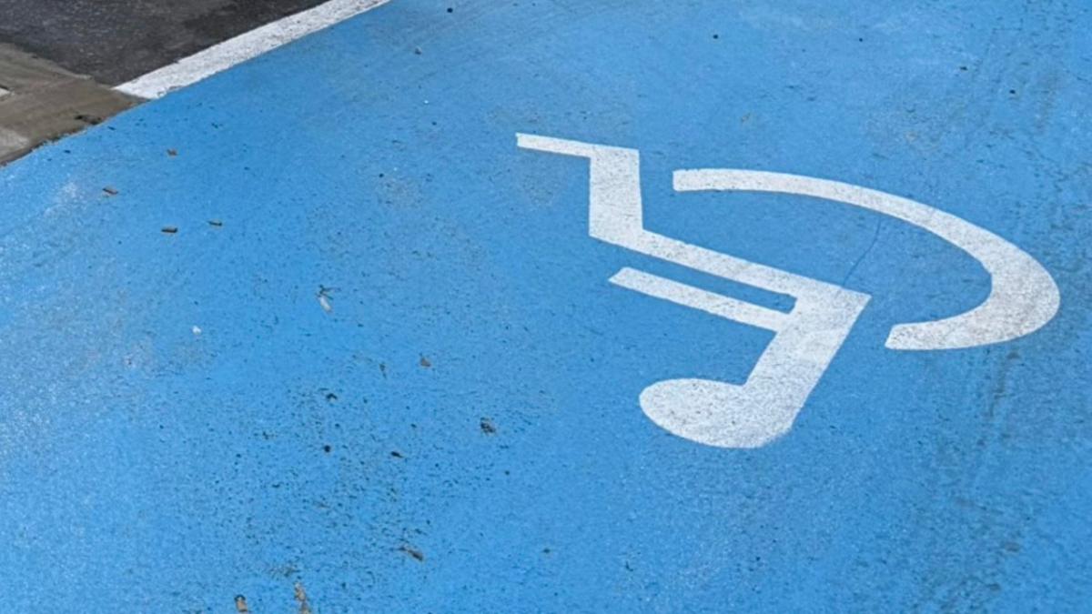 Alcorcón estrena nuevas marquesinas y plazas adaptadas: las calle donde encontrarlas Alcorcón estrena nuevas marquesinas y plazas adaptadas: las calle donde encontrarlas