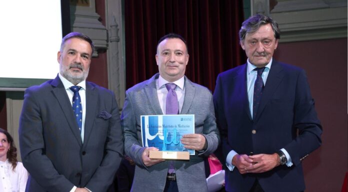 Ricardo Caballero, vecino de Alcorcón, recibe un premio por su novela contra el acoso escolar: podcast alcorconhoy Ricardo Caballero, escritor alcorconero