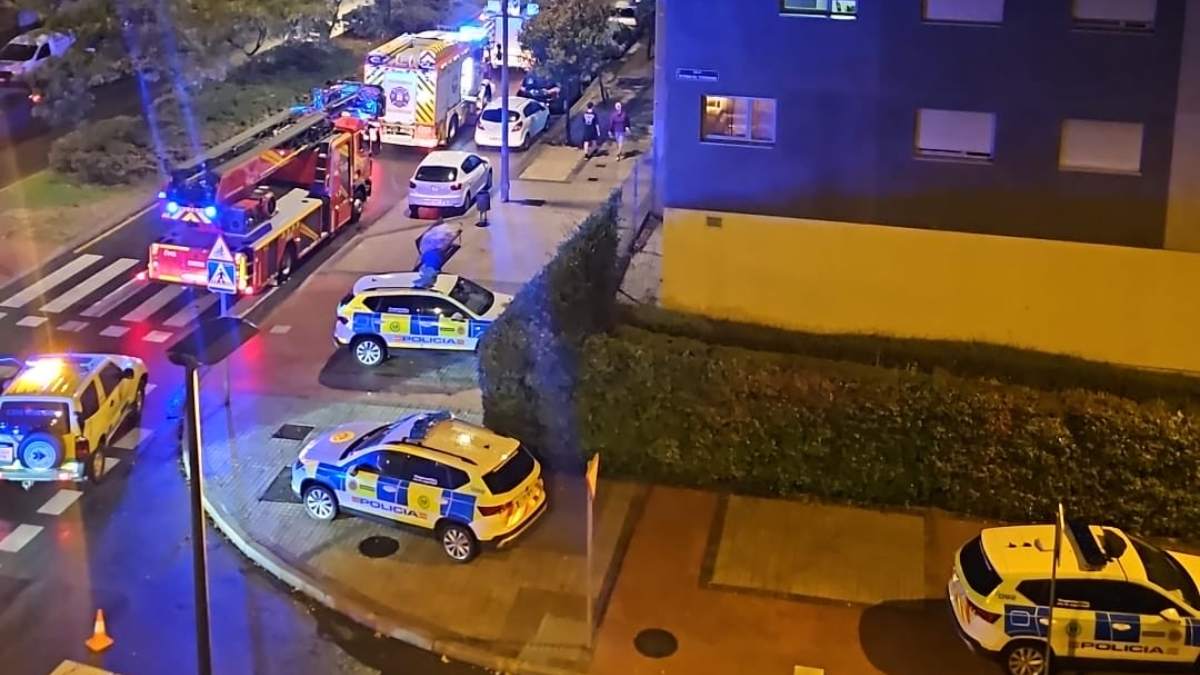 Una mujer y sus dos hijos, trasladados al hospital por un incendio en una vivienda de Alcorcón