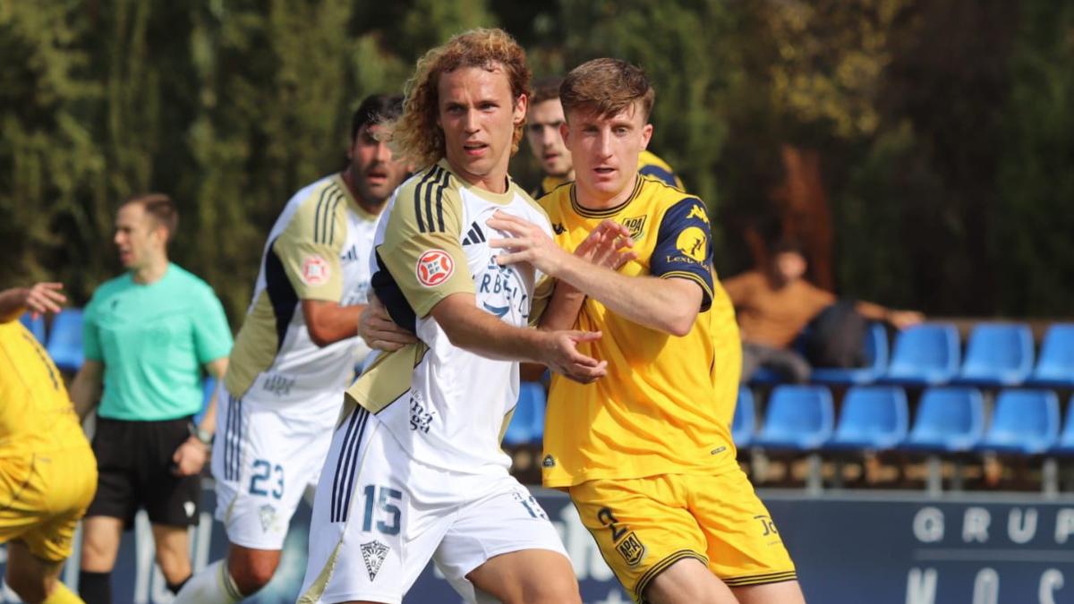 Resumen deportivo en Alcorcón: triunfos en fútbol y derrotas en Hockey, voleibol y baloncesto femenino