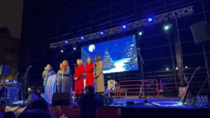 Alcorcón enciende sus luces de Navidad con retraso y opiniones dispares