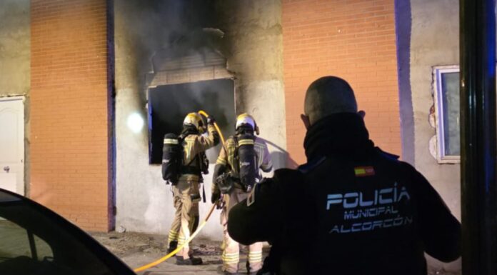 Seis personas atendidas tras un incendio en un local okupado de Alcorcón