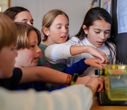 Aprobada la jornada partida en colegios públicos para las familias de Alcorcón y el resto de la región