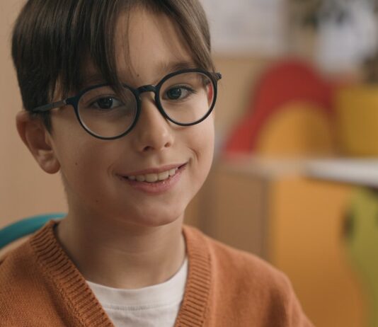 Gafas y lentillas gratis o con descuento para menores en Alcorcón: cómo solicitar la nueva ayuda estatal