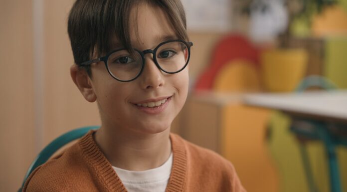 Gafas y lentillas gratis o con descuento para menores en Alcorcón: cómo solicitar la nueva ayuda estatal