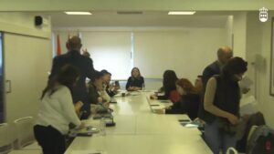 Máxima tensión en Alcorcón: el debate de la tasa de basuras termina con la oposición fuera del pleno