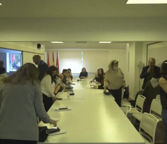 Máxima tensión en Alcorcón: el debate de la tasa de basuras termina con la oposición fuera del pleno