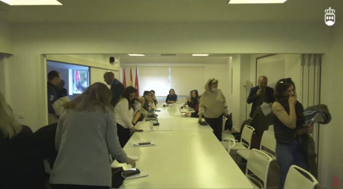 Máxima tensión en Alcorcón: el debate de la tasa de basuras termina con la oposición fuera del pleno