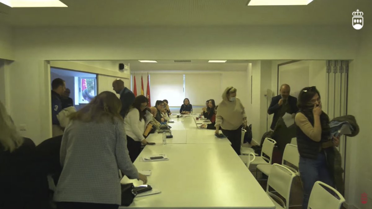 Máxima tensión en Alcorcón: el debate de la tasa de basuras termina con la oposición fuera del pleno Máxima tensión en Alcorcón: el debate de la tasa de basuras termina con la oposición fuera del pleno