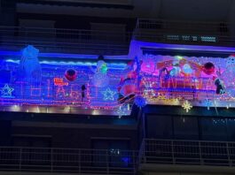 El balcón de Valentina y Thiago vuelve a brillar por Navidad en Alcorcón El balcón de Valentina y Thiago vuelve a brillar por Navidad en Alcorcón