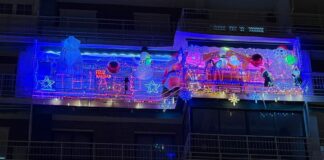 El balcón de Valentina y Thiago vuelve a brillar por Navidad en Alcorcón