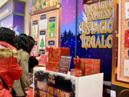 La Navidad se envuelve en inclusión: los niños con TEA de Alcorcón crean el papel de regalo de TresAguas