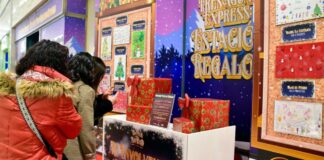 La Navidad se envuelve en inclusión: los niños con TEA de Alcorcón crean el papel de regalo de TresAguas