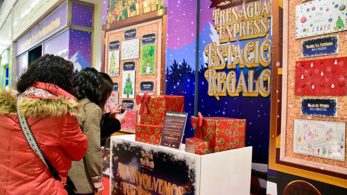 La Navidad se envuelve en inclusión: los niños con TEA de Alcorcón crean el papel de regalo de TresAguas