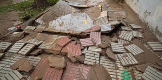 Se inunda por completo la calle Timanfaya con Parque Cabañeros en Alcorcón debido a una rotura de tubería