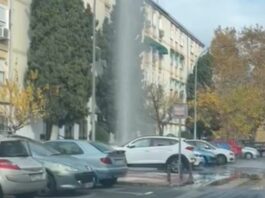 Espectacular fuga de agua en Alcorcón: una tubería rota lanza un chorro de varios metros en la calle Tuy Espectacular fuga de agua en Alcorcón: una tubería rota lanza un chorro de varios metros en la calle Tuy