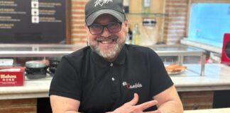 Fabián Moreno, dueño de la Taberna Mi Candela: "Llevo año y medio sin subir la carta porque salir hoy en día cuesta mucho"