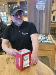 Fabián Moreno, dueño de la Taberna Mi Candela: "Llevo año y medio sin subir la carta porque salir hoy en día cuesta mucho"