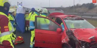 Un accidente entre un camión y un turismo deja un herido grave en Alcorcón