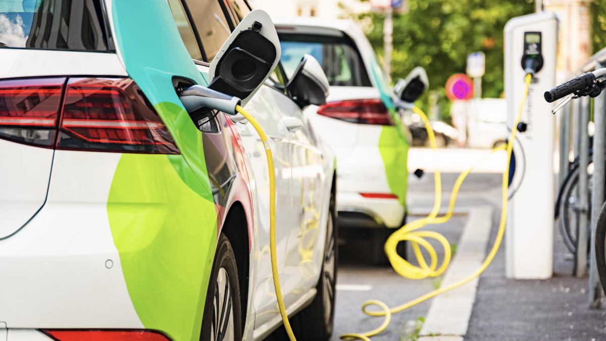 Alcorcón anuncia ayudas para la movilidad eléctrica mientras los vecinos chocan con la falta de cargadores Alcorcón anuncia ayudas para la movilidad eléctrica mientras los vecinos chocan con la falta de cargadores