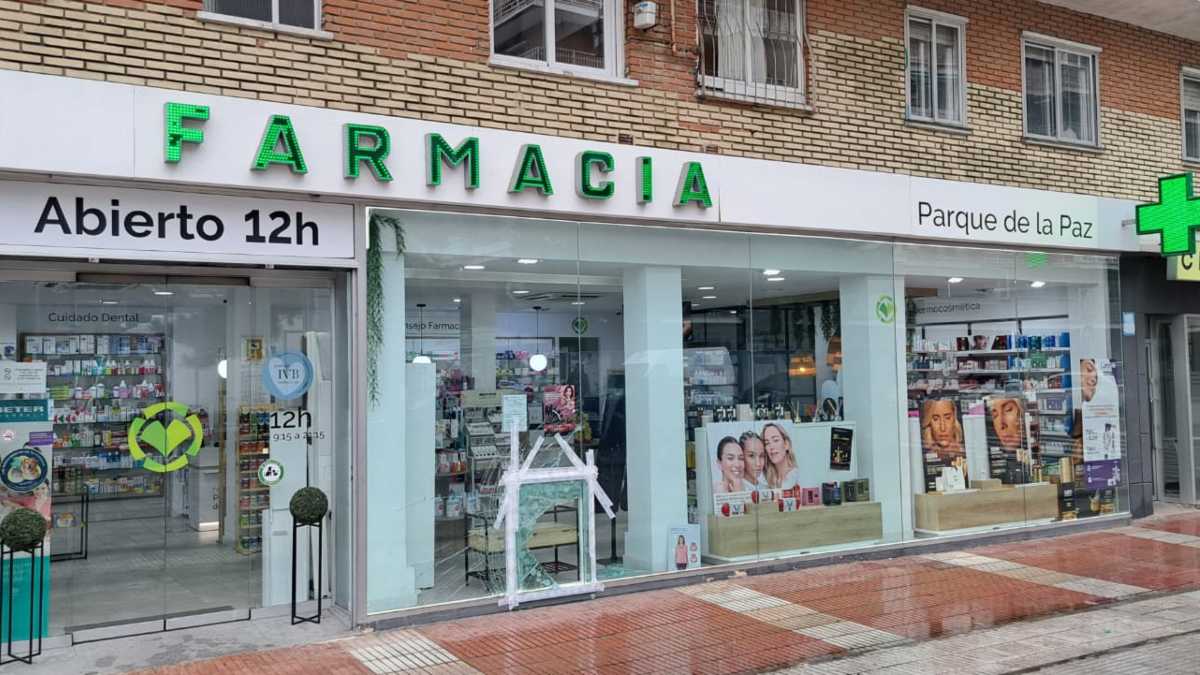 Golpe nocturno en Alcorcón: asaltan una farmacia rompiendo un cristal blindado