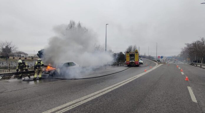 Arde un vehículo en un acceso clave a Alcorcón sin causar heridos