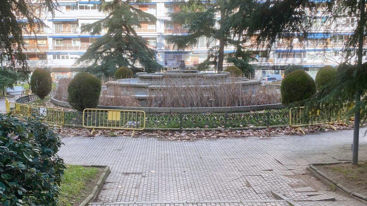 El PP de Alcorcón pide paralizar la retirada de la fuente de la Plaza de Orense