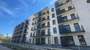 Los vecinos de Alcorcón del Plan Vive denuncian pintadas en las fachadas de las viviendas