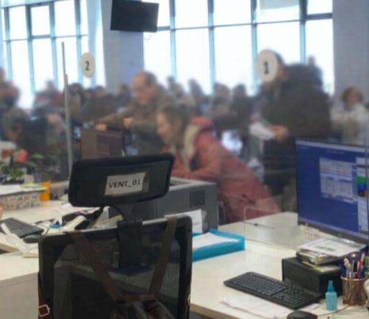 Denuncian mafias que venden citas para trámites municipales en Alcorcón Denuncian mafias que venden citas para trámites municipales en Alcorcón