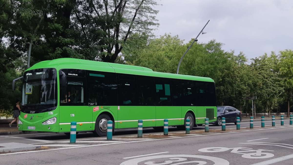 Los viajeros de Alcorcón verán limitado su equipaje en el autobús por la nueva regulación de Madrid