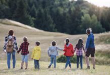 Las familias de Alcorcón podrían cobrar 200 euros mensuales por cada hijo menor Las familias de Alcorcón podrían cobrar 200 euros mensuales por cada hijo menor