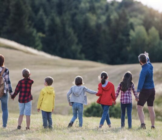 Las familias de Alcorcón podrían cobrar 200 euros mensuales por cada hijo menor Las familias de Alcorcón podrían cobrar 200 euros mensuales por cada hijo menor