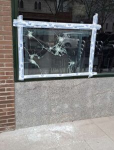 Nuevo intento de robo en un bar de Alcorcón: detenido tras romper el cristal con una alcantarilla