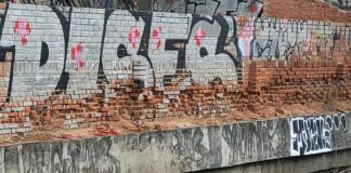 Enfrentamiento entre Ayuntamiento y Partido Popular por el estado de los muros de la C-5 de Cercanías en Alcorcón