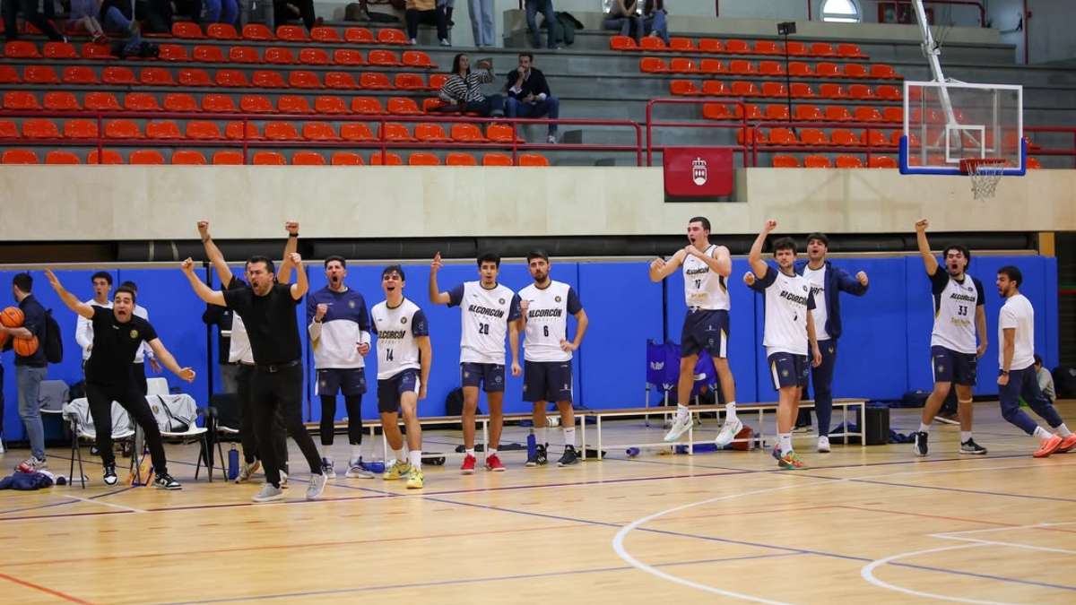Empate del Alcor, nueva victoria del Trival, dominio del Alcorcón Saltium Basket y festival de victorias en voleibol y waterpolo Empate del Alcor, nueva victoria del Trival, dominio del Alcorcón Saltium Basket y festival de victorias en voleibol y waterpolo