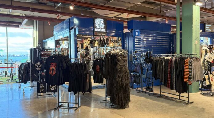 Black Angel, la tienda gótica que empezó en una feria y ahora triunfa en Alcorcón