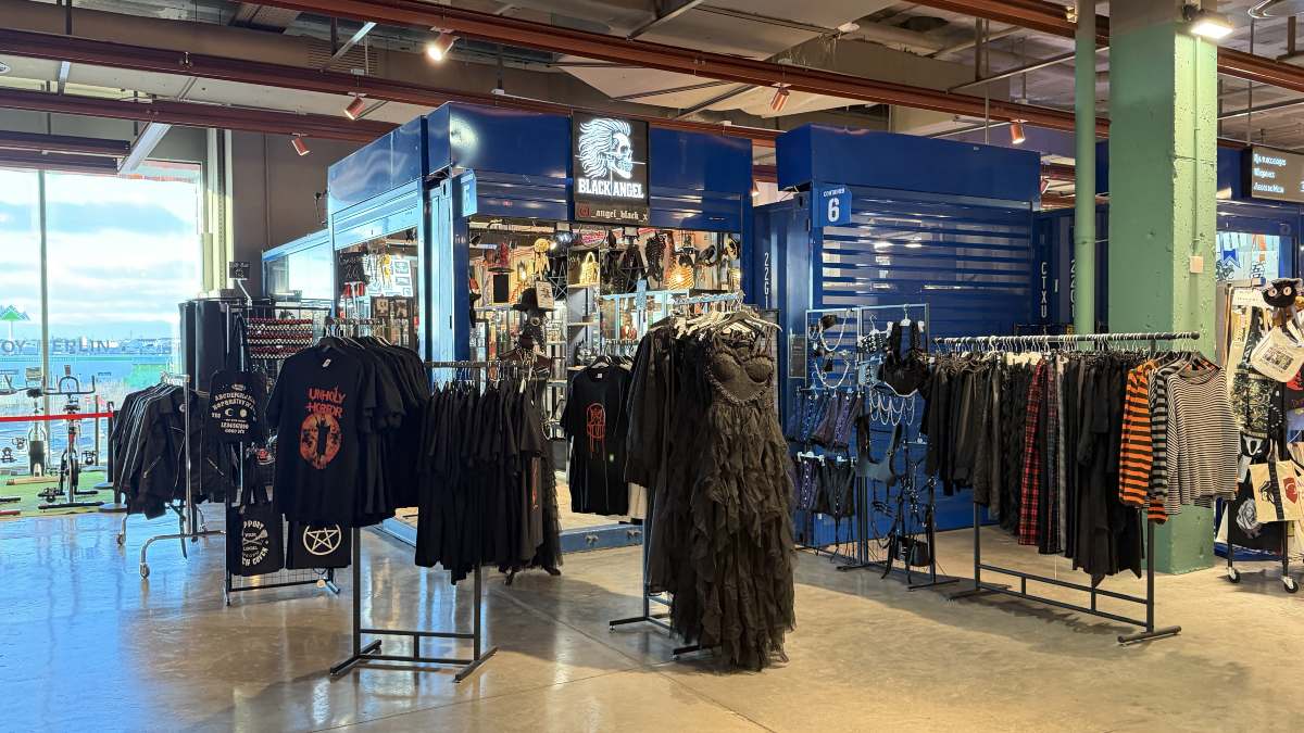 Black Angel, la tienda gótica que empezó en una feria y ahora triunfa en Alcorcón