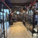 Black Angel, la tienda gótica que empezó en una feria y ahora triunfa en Alcorcón