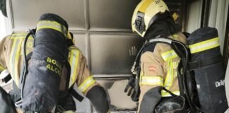 Los Bomberos de Alcorcón evitan que un incendio se propague a otras viviendas en Porto Cristo