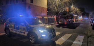 La rápida actuación vecinal evita daños mayores en el incendio de un vehículo en Alcorcón