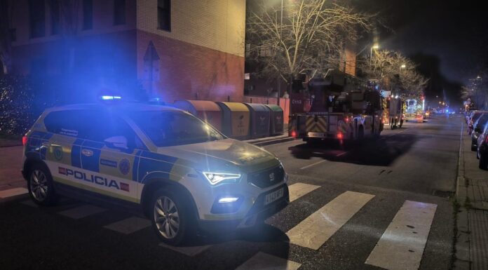 La rápida actuación vecinal evita daños mayores en el incendio de un vehículo en Alcorcón