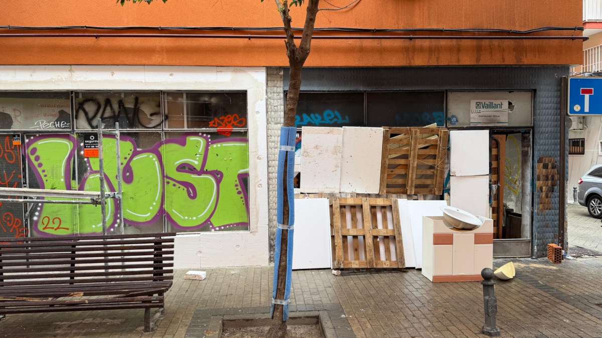 Vecinos de Alcorcón denuncian un local okupa con 18 personas y consumo de drogas