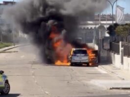 Aparatoso incendio de un coche en Alcorcón Aparatoso incendio de un coche en Alcorcón