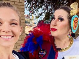 La Terremoto de Alcorcón mezcla Fallas y fútbol en un homenaje inesperado a Valencia