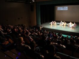 Los jóvenes toman la palabra en un debate sin filtros organizado por Más Madrid en Alcorcón