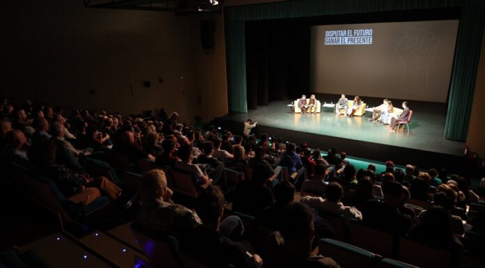 Los jóvenes toman la palabra en un debate sin filtros organizado por Más Madrid en Alcorcón